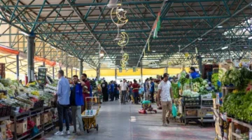 رفوف متاجر دبي ممتلئة رغم تحديات الشحن العالمية